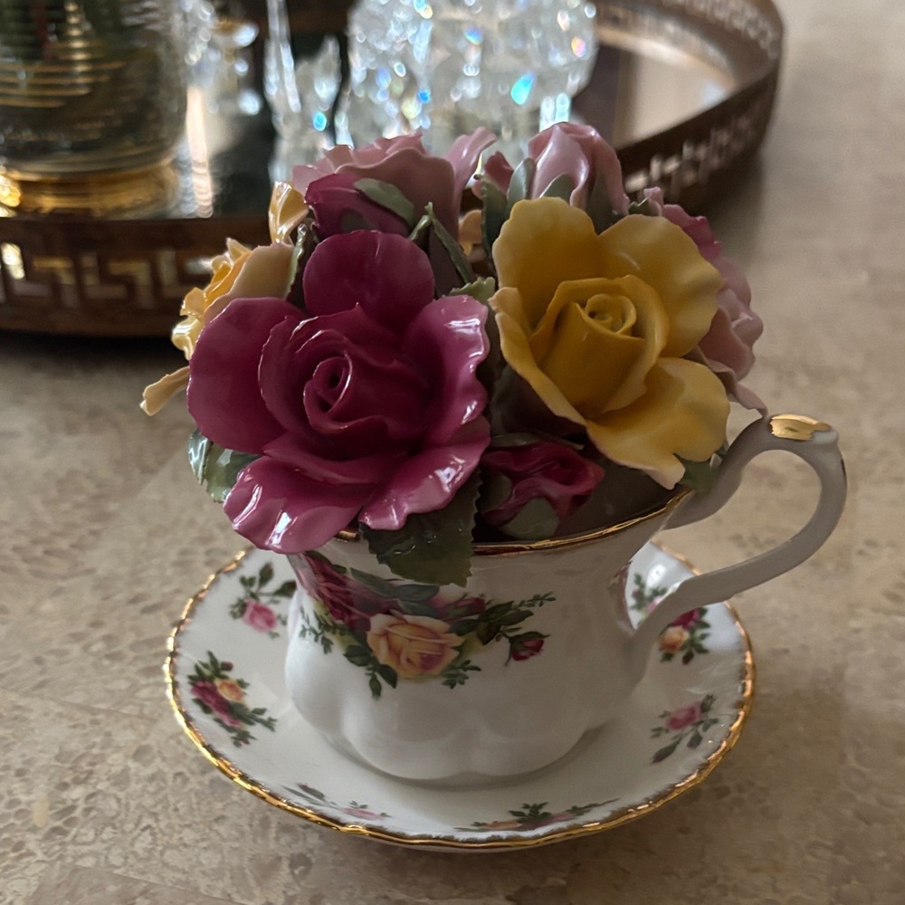 Royal Albert Teacup with Pink and Yellow Roses and Contains musical component
